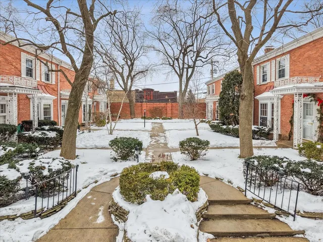 $749,000 | 339 Greenleaf Avenue, Unit D, Wilmette, IL 60091