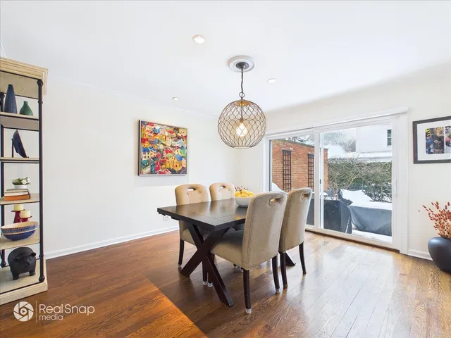 $749,000 | 339 Greenleaf Avenue, Unit D, Wilmette, IL 60091