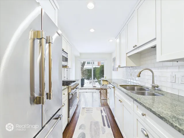 $749,000 | 339 Greenleaf Avenue, Unit D, Wilmette, IL 60091