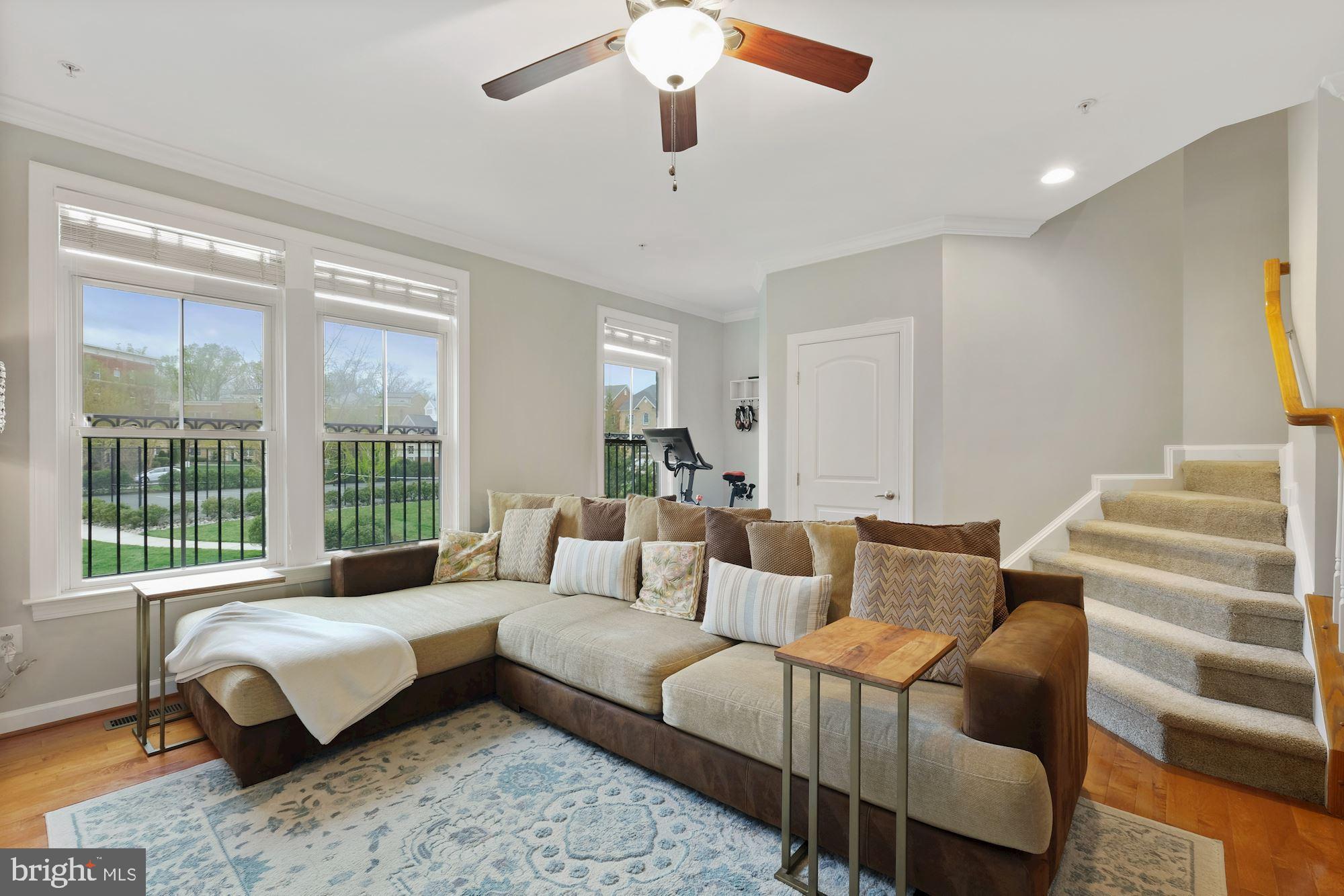 534 Rudbeckia Place Gaithersburg, MD 20878 - Photo 10 of 34 Main Level - Living Room
