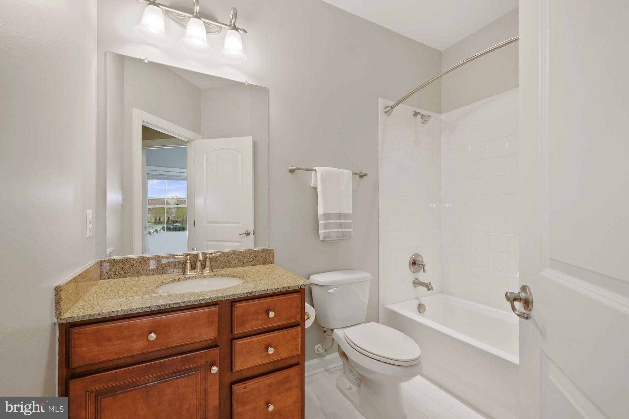 534 Rudbeckia Place Gaithersburg, MD 20878 - Photo 20 of 34 Upper Level Hall Bath