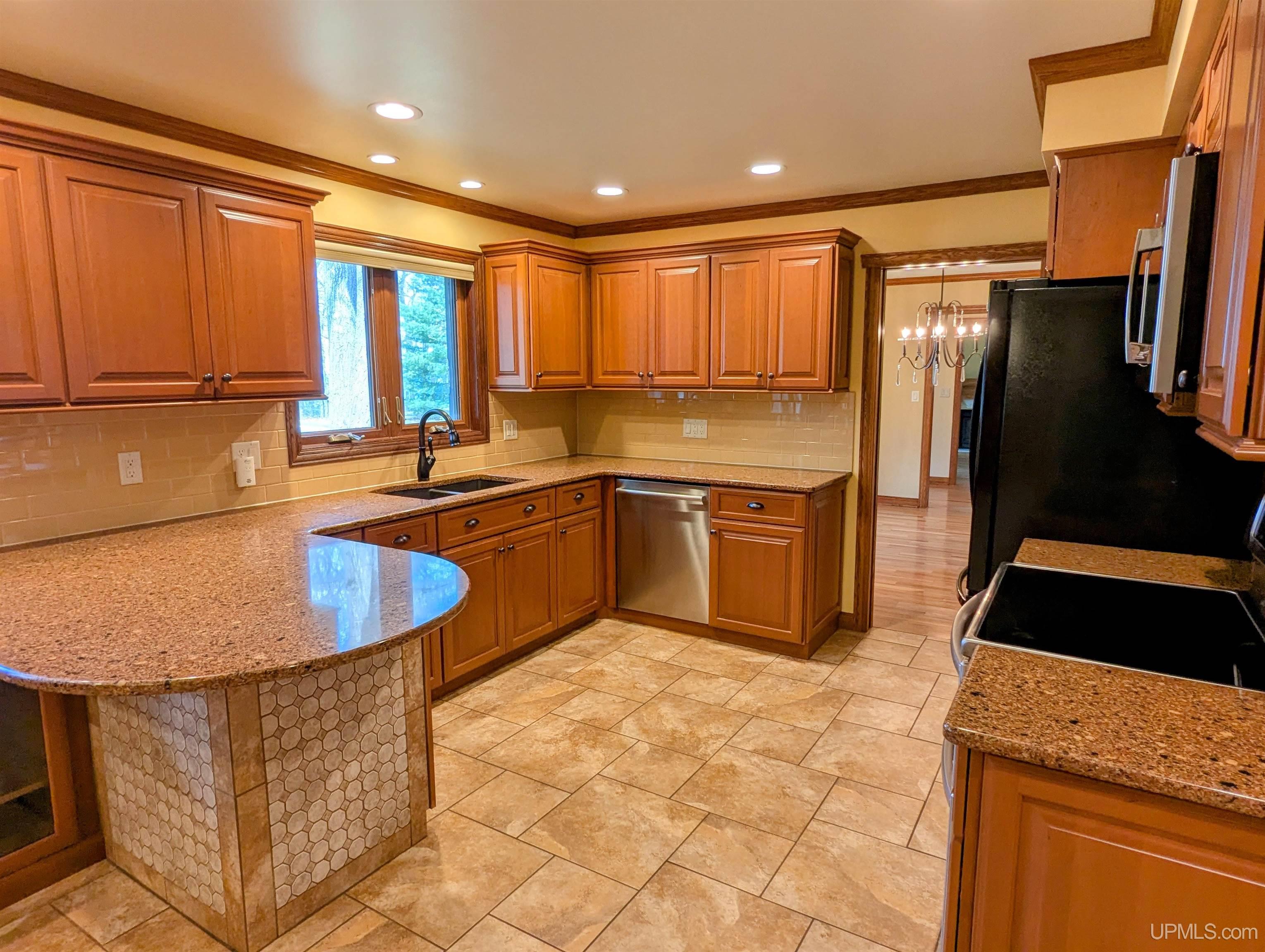 1002 Allouez Road Marquette, MI 49855 - Photo 8 of 82 Gallery Image 8