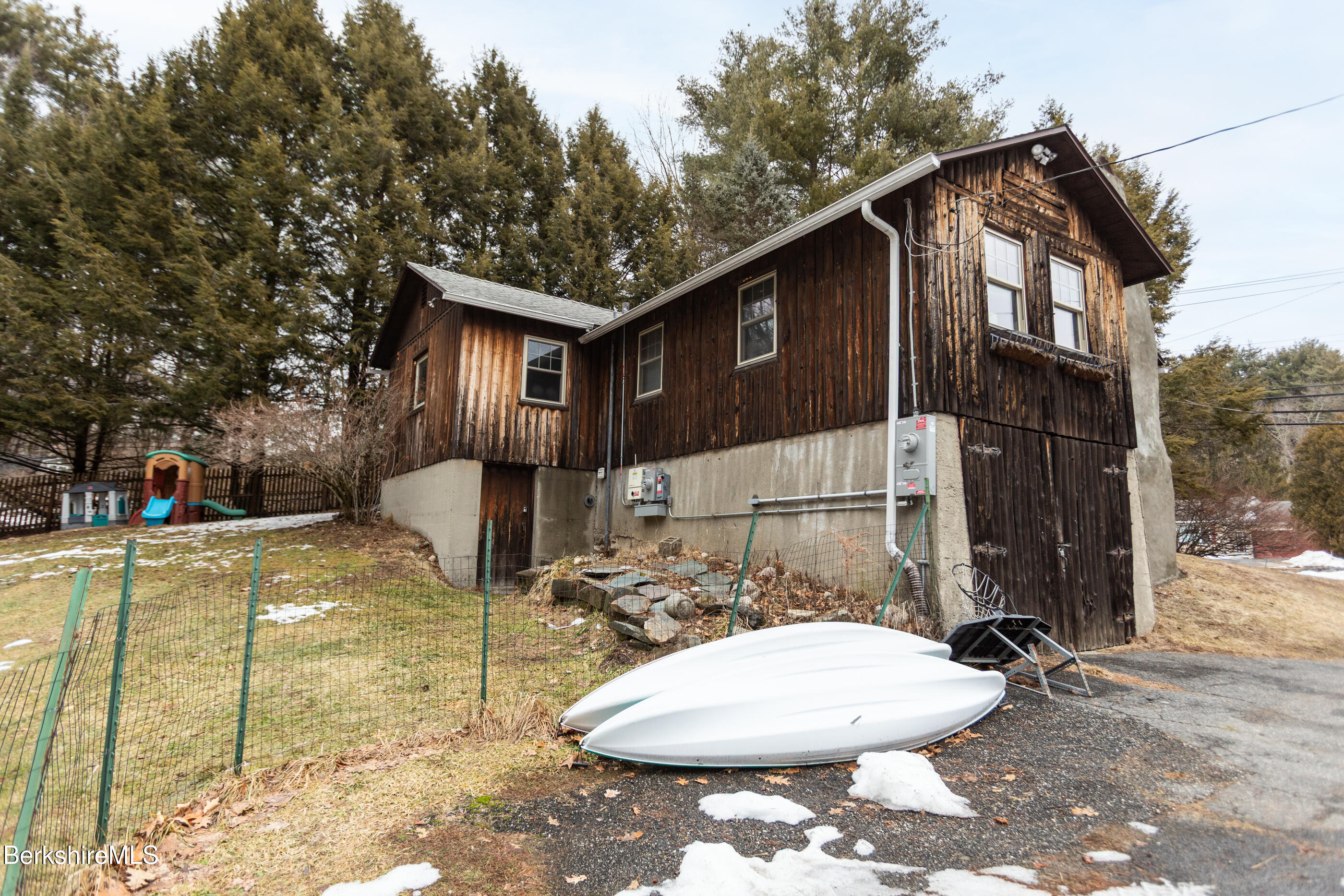 353 Cheshire Road Pittsfield, MA 01201 - Photo 21 of 24 image-21