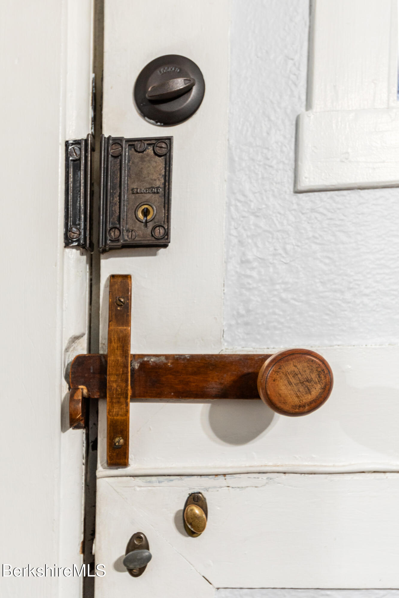 353 Cheshire Road Pittsfield, MA 01201 - Photo 8 of 24 image-13