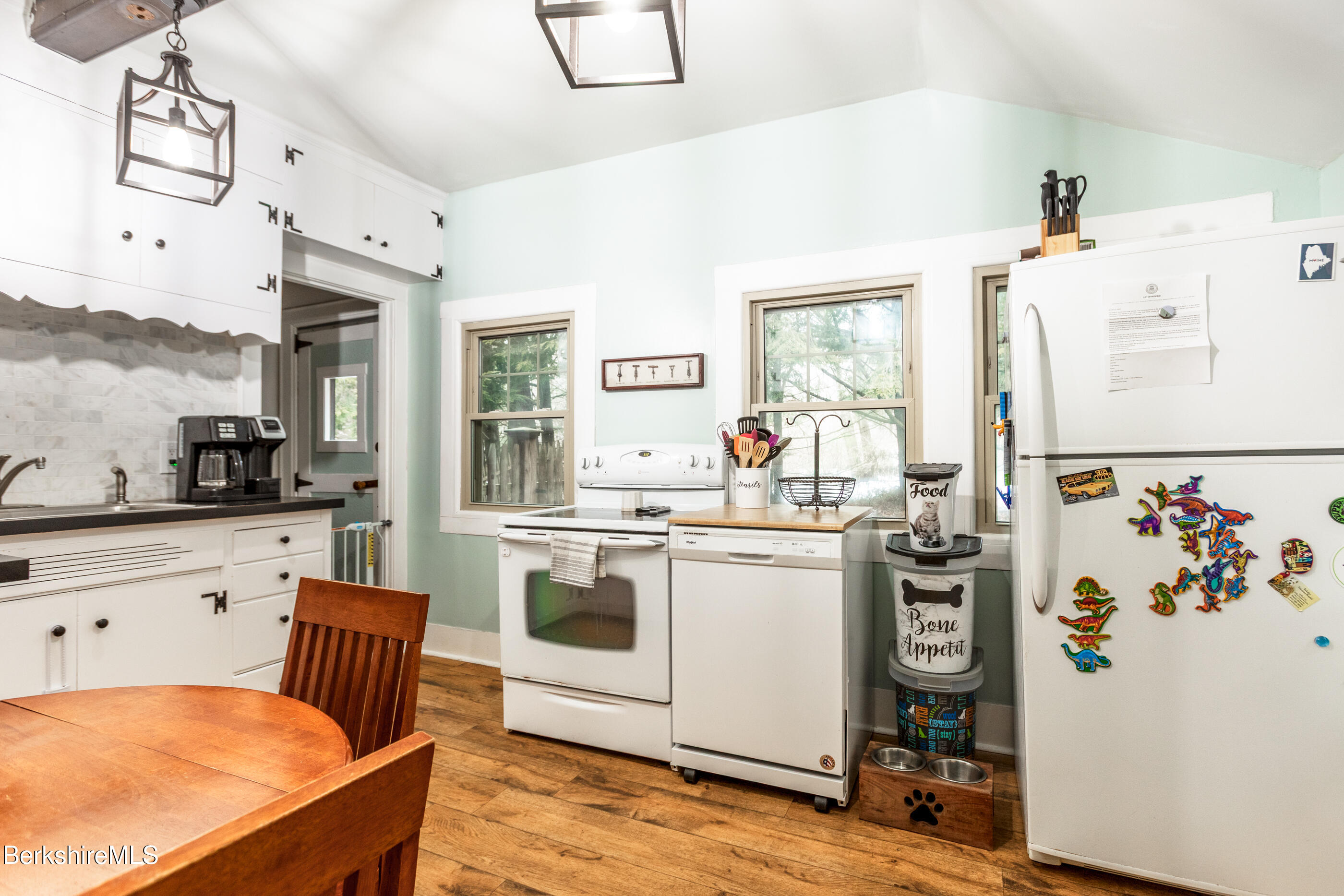 353 Cheshire Road Pittsfield, MA 01201 - Photo 10 of 24 image-9