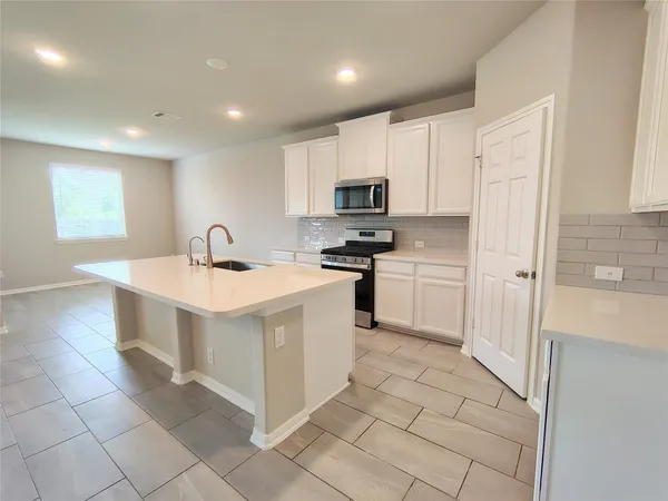 $2,200 | 9822 Willow Crown Lane, Richmond, TX 77406