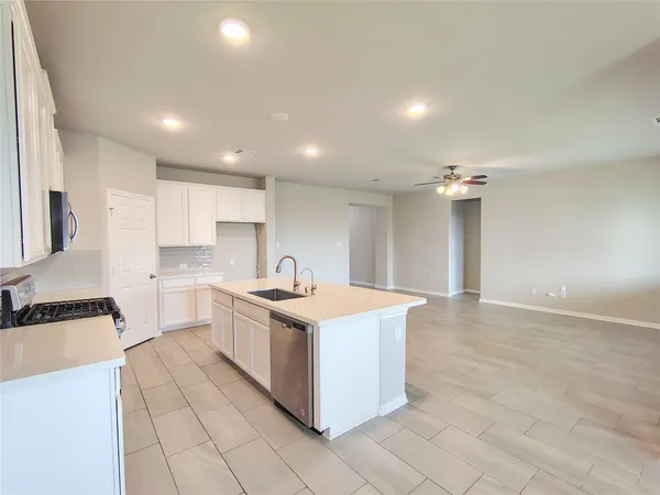 $2,200 | 9822 Willow Crown Lane, Richmond, TX 77406