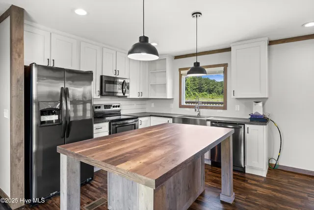 $550,000 | 4948 New Savannah Road, Unit 1, Burgaw, NC 28425