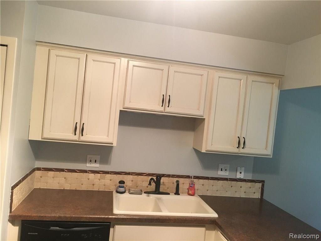 1687 Riverside Drive, Unit U14 Rochester Hills, MI 48309 - Photo 10 of 50
