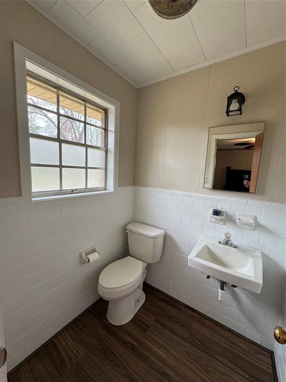 6344 Highway 4 Ringgold, LA 71068 - Photo 18 of 23 a bathroom with a toilet sink and mirror
