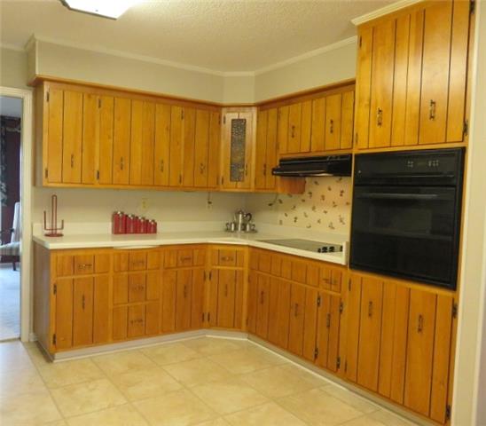 200 12 Oaks Road Tullahoma, TN 37388 - Photo 7 of 19 Nice size Kitchen with over, cooktop with lots of cabinets and countertops