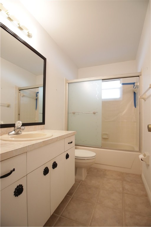 137 Concha Drive Sebastian, FL 32958 - Photo 15 of 21 a bathroom with a sink a toilet a mirror a vanity and shower