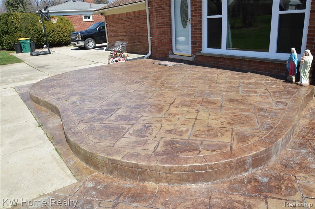 28163 Peppermill Road Farmington, MI 48331 - Photo 28 of 31 STAMPED PATIO.JPG