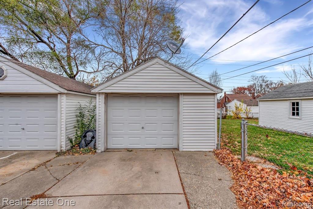 2022 Vernier Road Grosse Pointe Woods, MI 48236 - Photo 38 of 40
