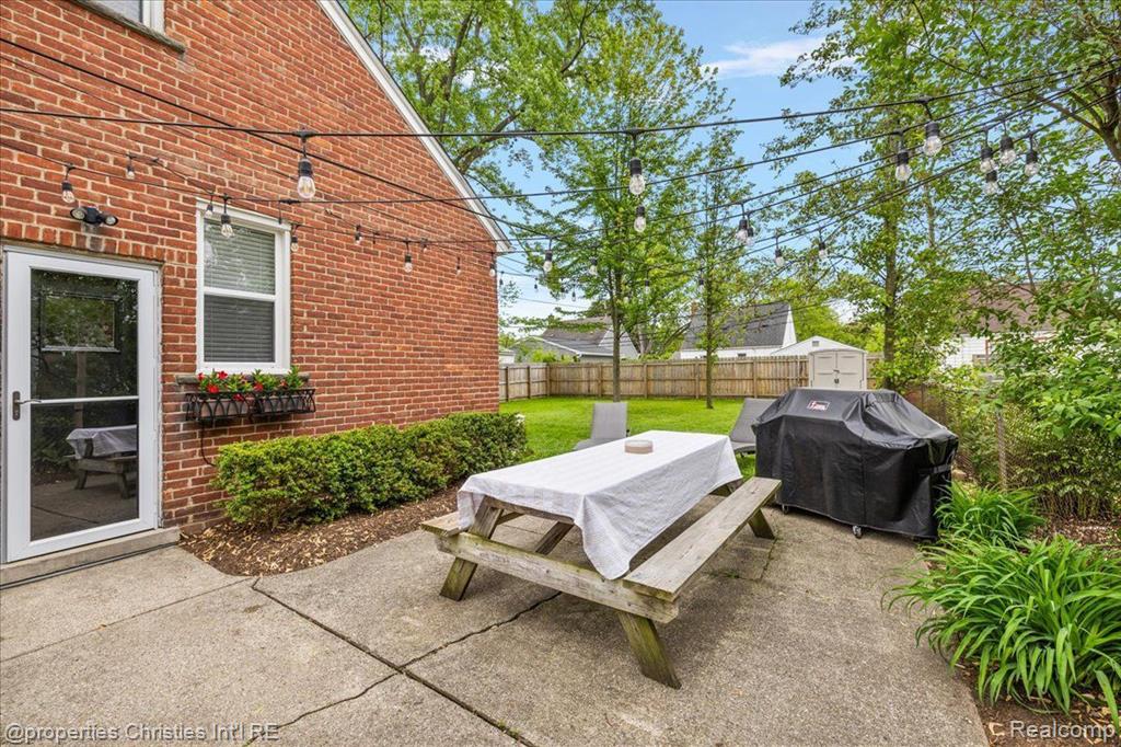 1573 Columbia Road Berkley, MI 48072 - Photo 29 of 38