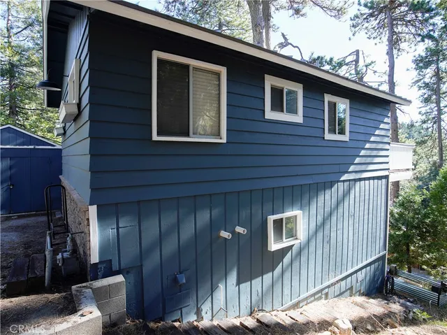 $2,500 | 810 West Victoria Court, Lake Arrowhead, CA 92352