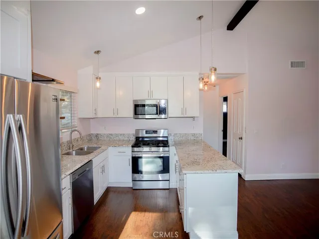 $2,500 | 810 West Victoria Court, Lake Arrowhead, CA 92352