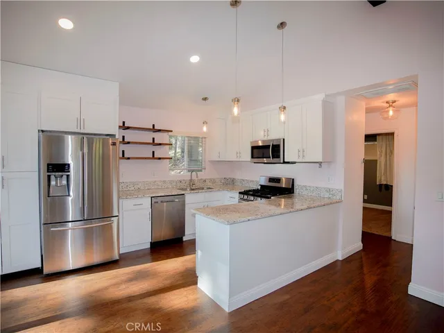 $2,500 | 810 West Victoria Court, Lake Arrowhead, CA 92352