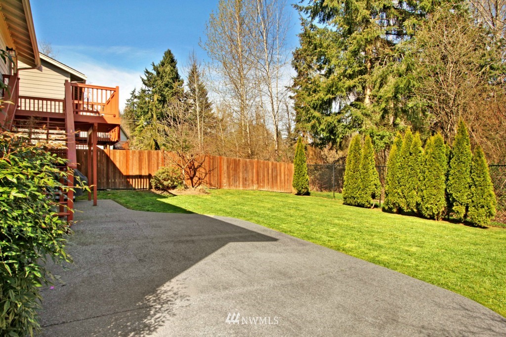 24219 13th Place West Bothell, WA 98021 - Photo 3 of 18 a backyard of a house with lots of green space