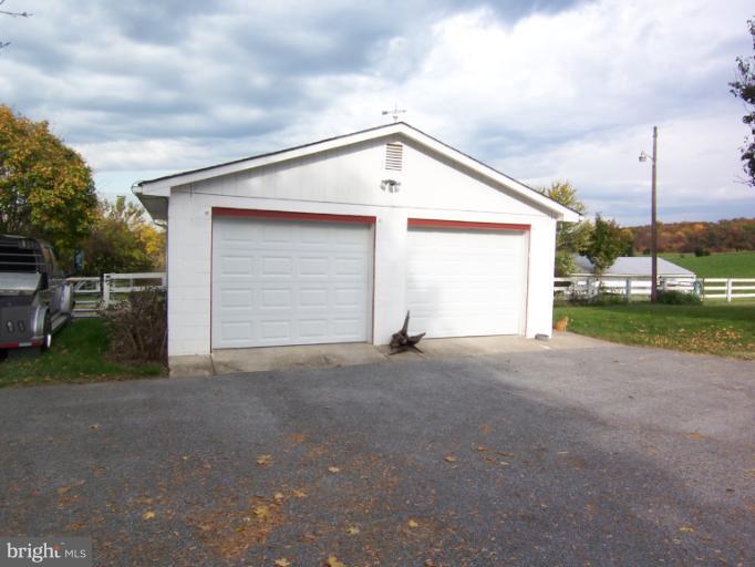 11100 Coppermine Road Woodsboro, MD 21798 - Photo 5 of 20 Over Sized 2 Garage