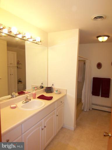 11100 Coppermine Road Woodsboro, MD 21798 - Photo 8 of 20 Hall Bath