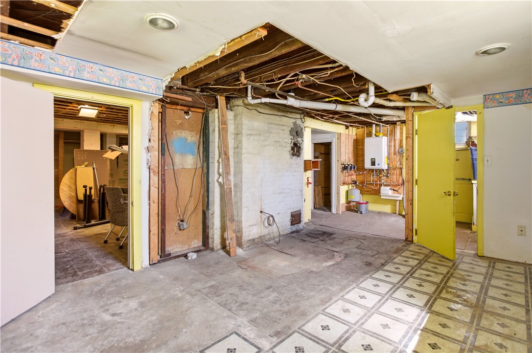 18 Harding Avenue Cranston, RI 02905 - Photo 30 of 33