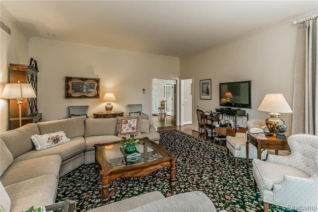 61 Lothrop Road Grosse Pointe, MI 48236 - Photo 11 of 57