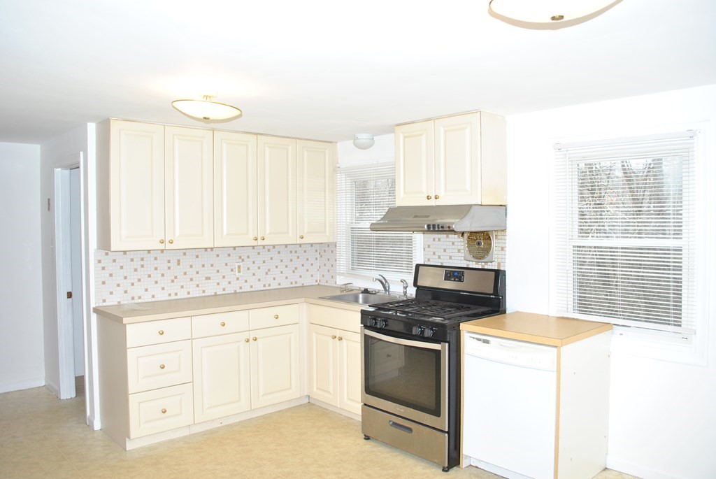 183 Maple Street, Unit 183 Needham, MA 02492 - Photo 3 of 8