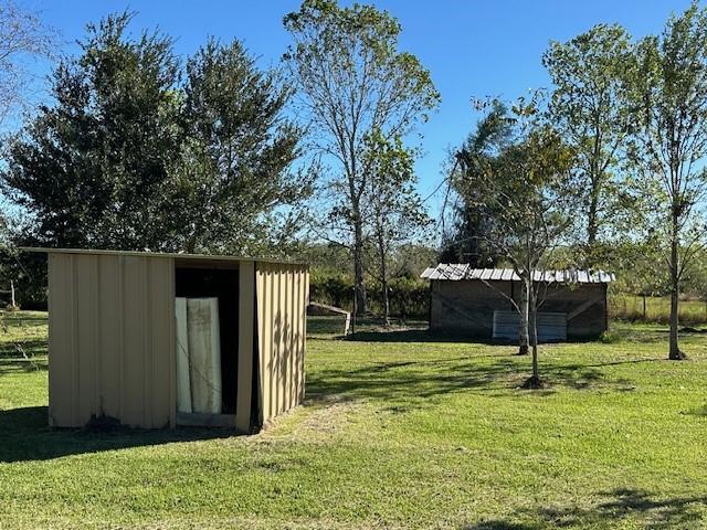 6083 Farm To Market 1462 Rosharon, TX 77583 - Photo 33 of 43 a view of a back yard
