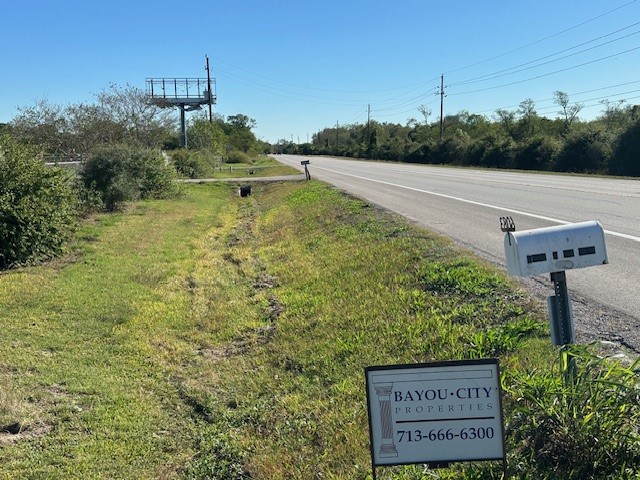 6083 Farm To Market 1462 Rosharon, TX 77583 - Photo 35 of 43 a view of a street with a bench in the background