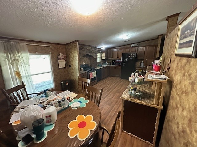 6083 Farm To Market 1462 Rosharon, TX 77583 - Photo 39 of 43 a kitchen with a table and chairs in it