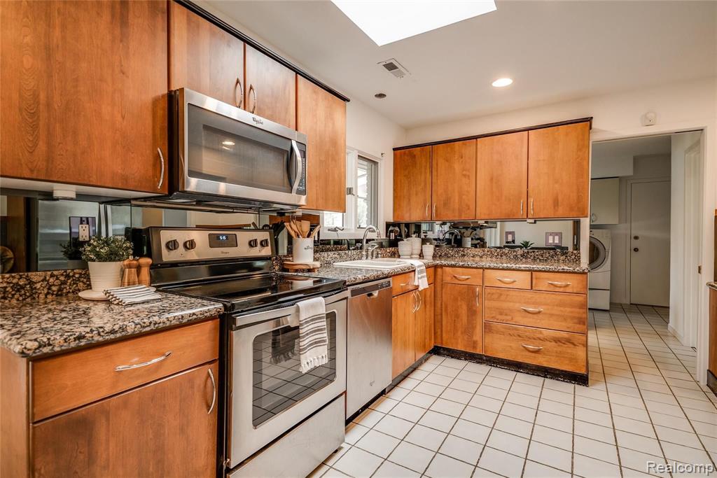 2870 West Hickory Grove Road Bloomfield Hills, MI 48302 - Photo 6 of 31