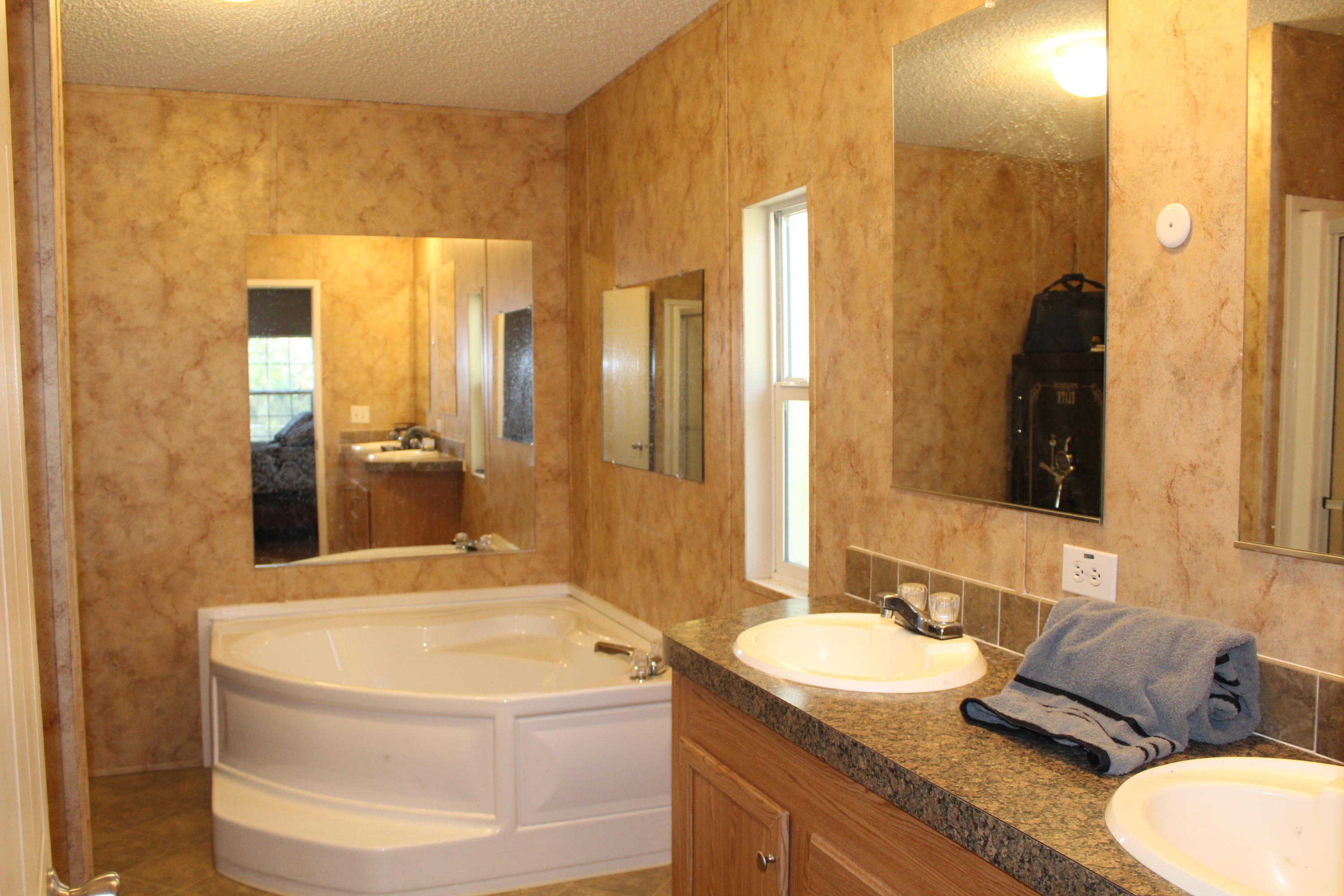 400 Whitfield Road Freeport, FL 32439 - Photo 21 of 34 400 Whitfield_ Master Bathroom