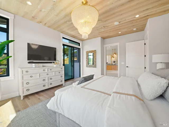 $3,119,900 | 27 Erin Drive, San Rafael, CA 94903