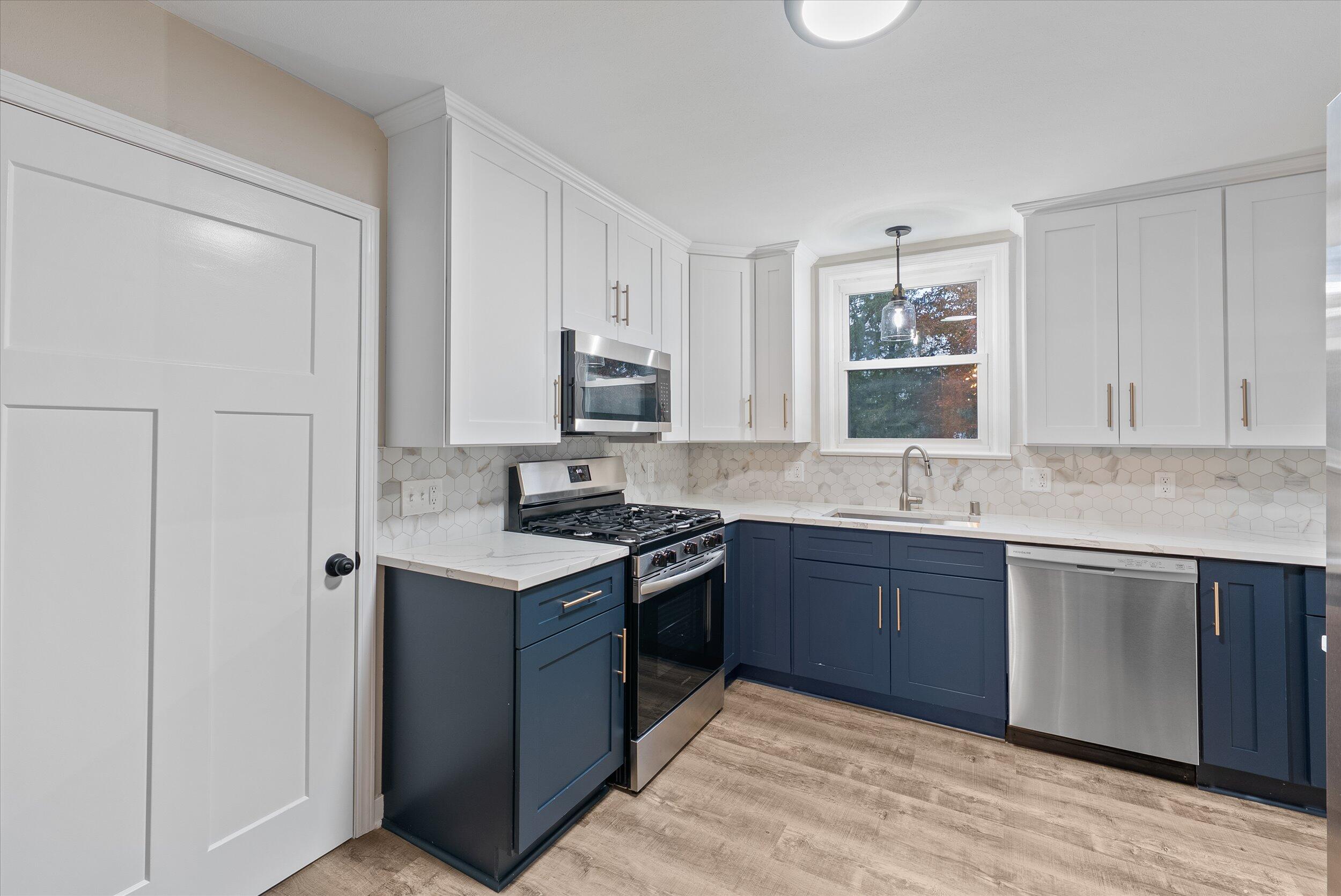 W204N9269 Lannon Road Menomonee Falls, WI 53051 - Photo 10 of 74 10-Kitchen