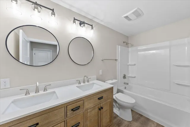 $699,900 | W204N9269 Lannon Road, Menomonee Falls, WI 53051