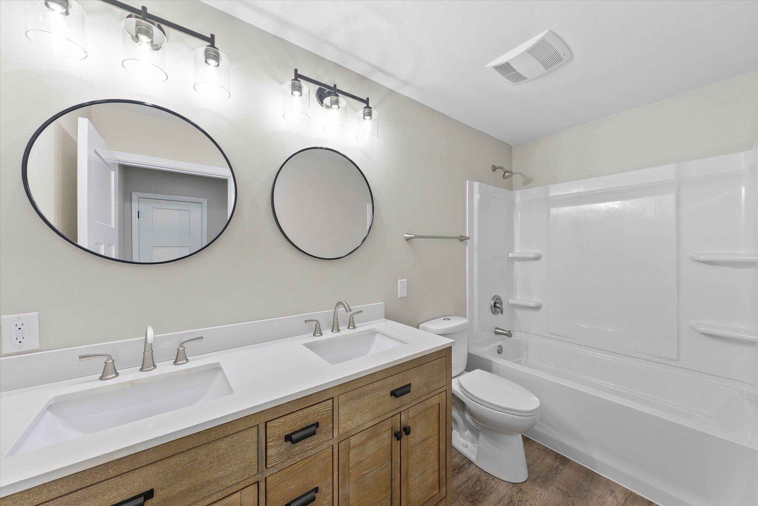 W204N9269 Lannon Road Menomonee Falls, WI 53051 - Photo 25 of 74 25-Primary Bathroom