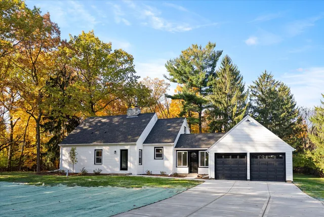 $699,900 | W204N9269 Lannon Road, Menomonee Falls, WI 53051