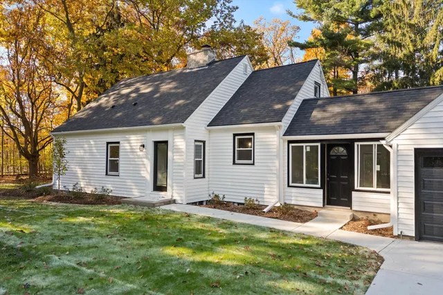 $699,900 | W204N9269 Lannon Road, Menomonee Falls, WI 53051