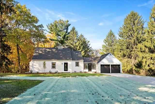 $699,900 | W204N9269 Lannon Road, Menomonee Falls, WI 53051