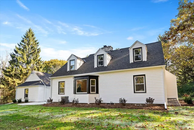 $699,900 | W204N9269 Lannon Road, Menomonee Falls, WI 53051