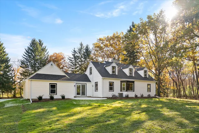 $699,900 | W204N9269 Lannon Road, Menomonee Falls, WI 53051