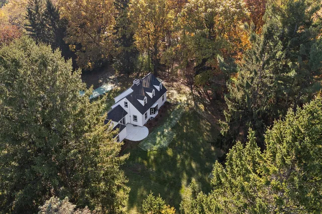 $699,900 | W204N9269 Lannon Road, Menomonee Falls, WI 53051