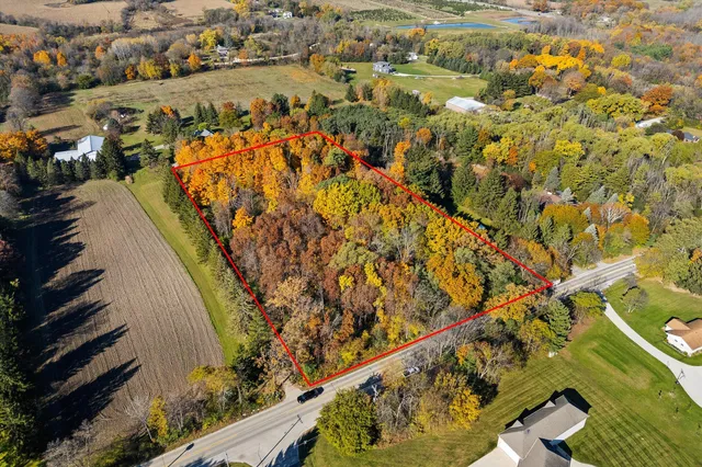 $699,900 | W204N9269 Lannon Road, Menomonee Falls, WI 53051