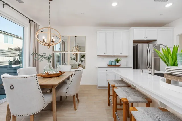 $381,990 | 6580 East Cresthaven Drive, Fresno, CA 93727