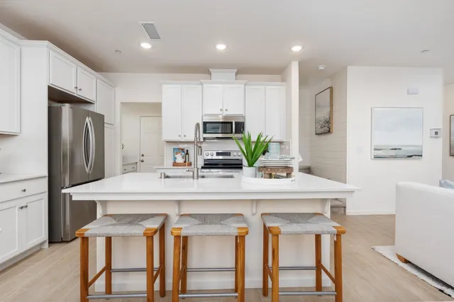 $381,990 | 6580 East Cresthaven Drive, Fresno, CA 93727