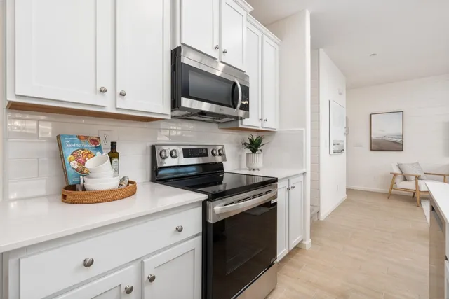 $381,990 | 6580 East Cresthaven Drive, Fresno, CA 93727