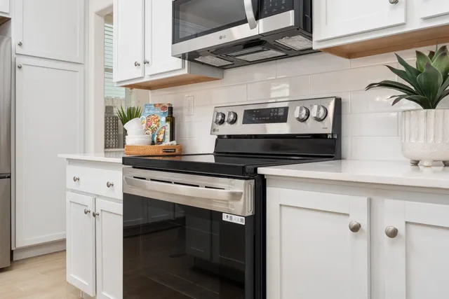 $381,990 | 6580 East Cresthaven Drive, Fresno, CA 93727