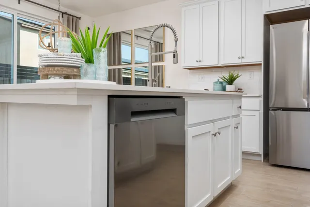 $381,990 | 6580 East Cresthaven Drive, Fresno, CA 93727