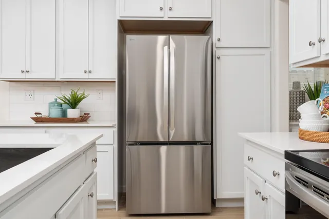 $381,990 | 6580 East Cresthaven Drive, Fresno, CA 93727